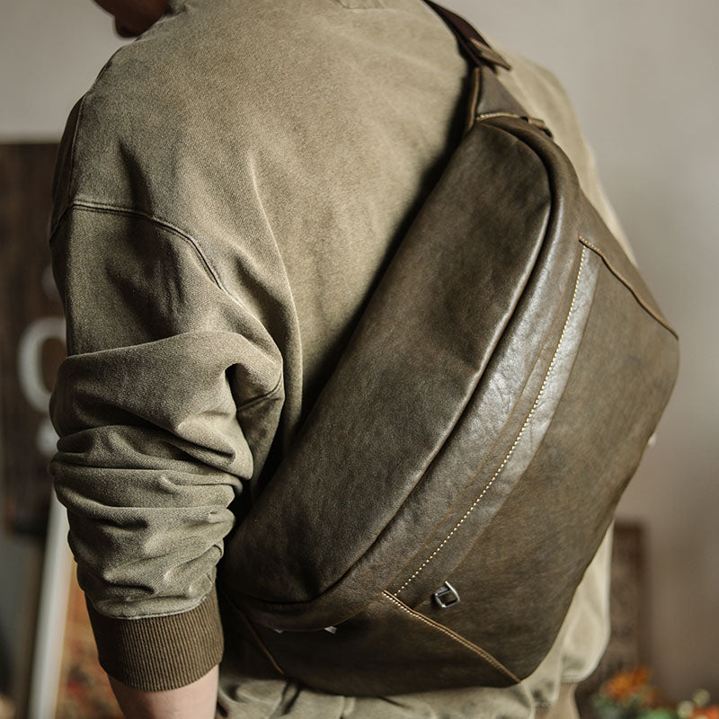 Men's Cowhide Large Capacity Vintage Messenger Bag