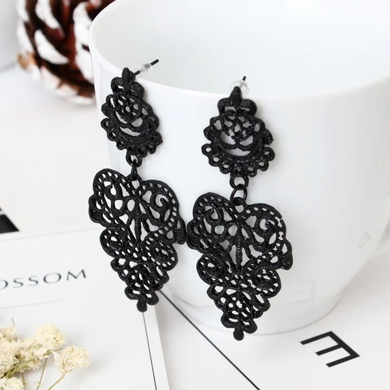 Retro Baroque Style Hollow Carved Leaf Drop Earring for Women Girls Gift Studs Jewelry Boho Orecchino Dangle Jewerly Wholesale