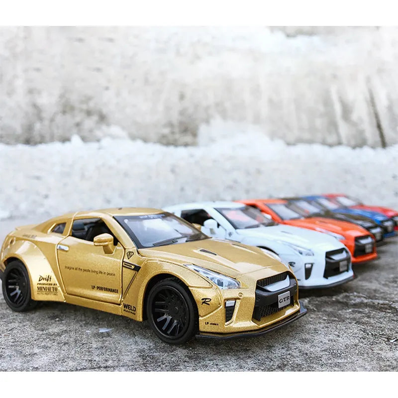 "1:32 NISSAN GTR R35 Race Alloy Car Model